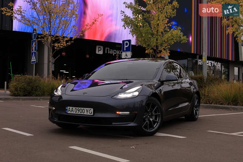 Седан Tesla Model 3 2022 в Киеве