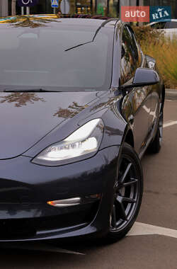 Седан Tesla Model 3 2022 в Києві