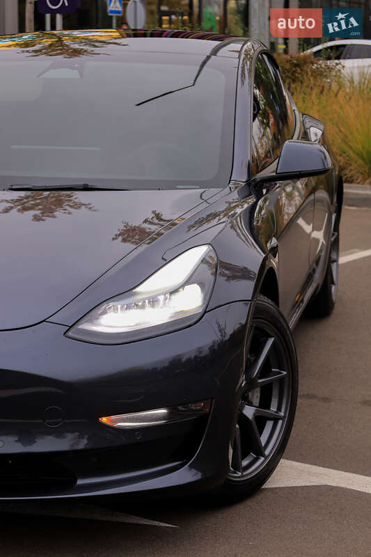 Седан Tesla Model 3 2022 в Киеве