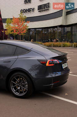 Седан Tesla Model 3 2022 в Києві