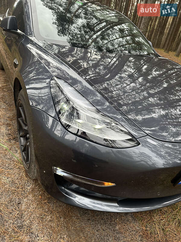 Седан Tesla Model 3 2022 в Любомлі