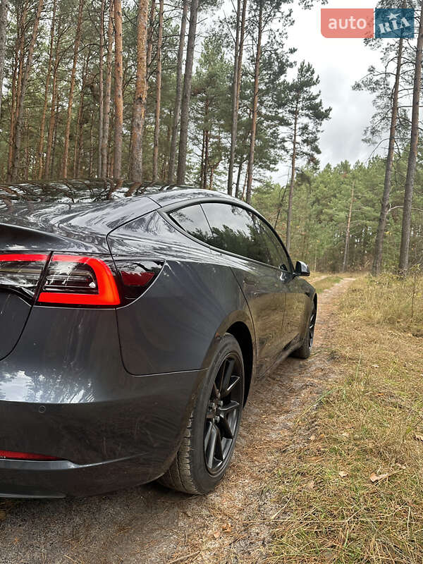 Седан Tesla Model 3 2022 в Любомлі