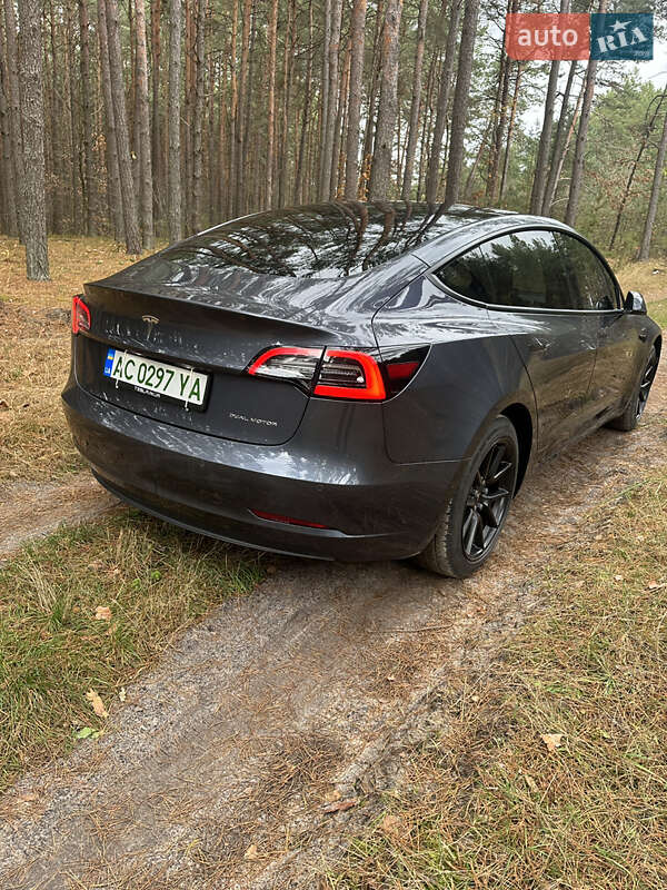 Седан Tesla Model 3 2022 в Любомлі