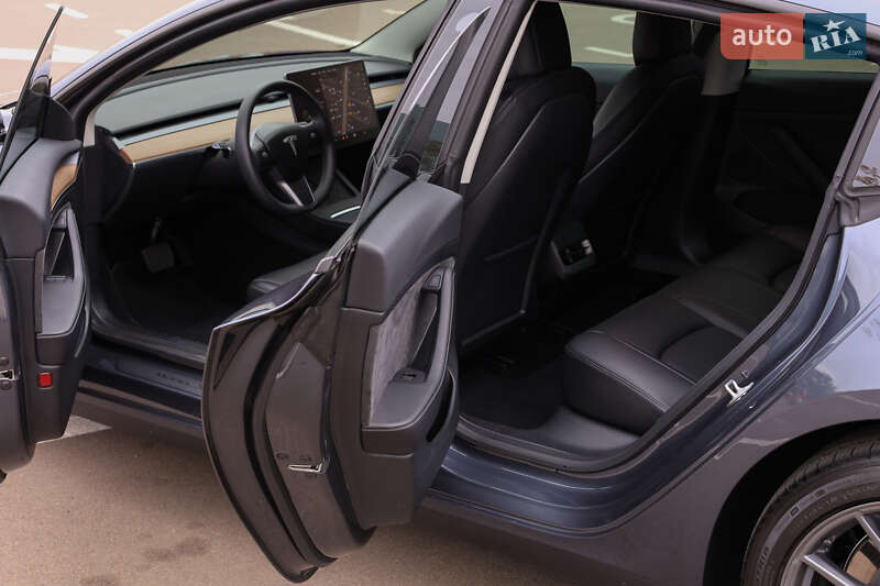 Седан Tesla Model 3 2022 в Киеве