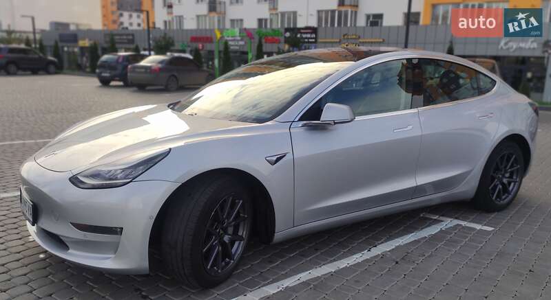 Седан Tesla Model 3 2018 в Виннице
