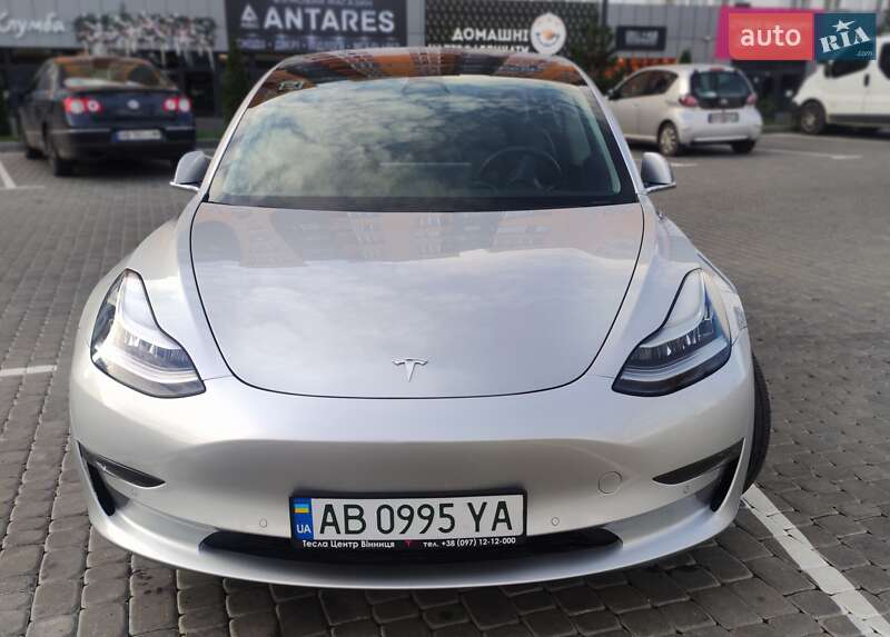 Седан Tesla Model 3 2018 в Виннице