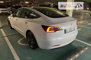 Седан Tesla Model 3 2020 в Львове