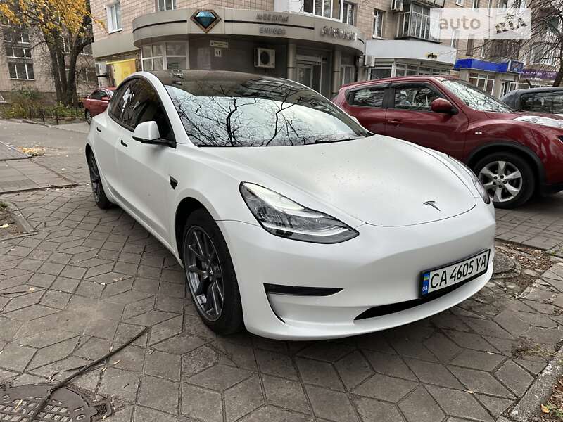 Седан Tesla Model 3 2020 в Черкасах