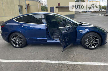 Седан Tesla Model 3 2020 в 