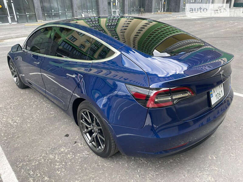 Седан Tesla Model 3 2020 в Шостці