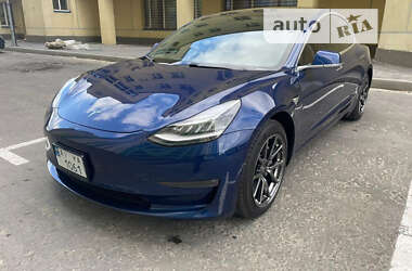 Седан Tesla Model 3 2020 в 