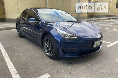 Седан Tesla Model 3 2020 в 