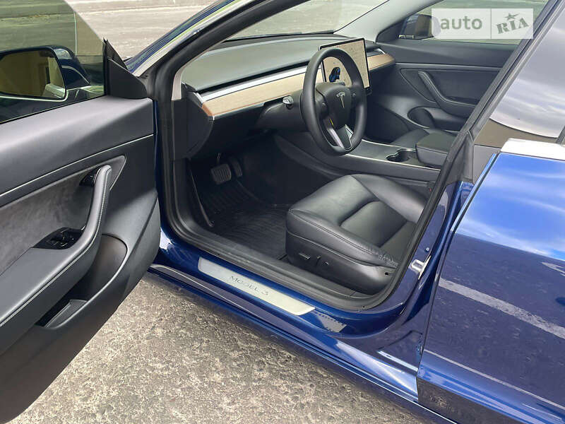 Седан Tesla Model 3 2020 в Шостці