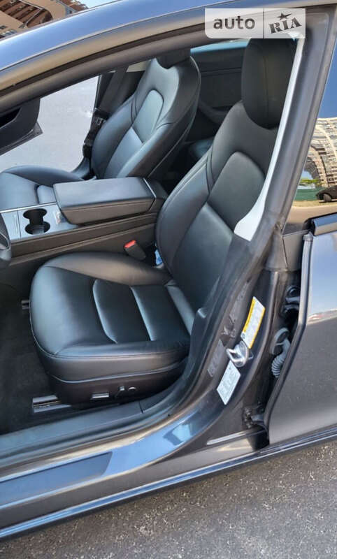 Седан Tesla Model 3 2021 в Киеве