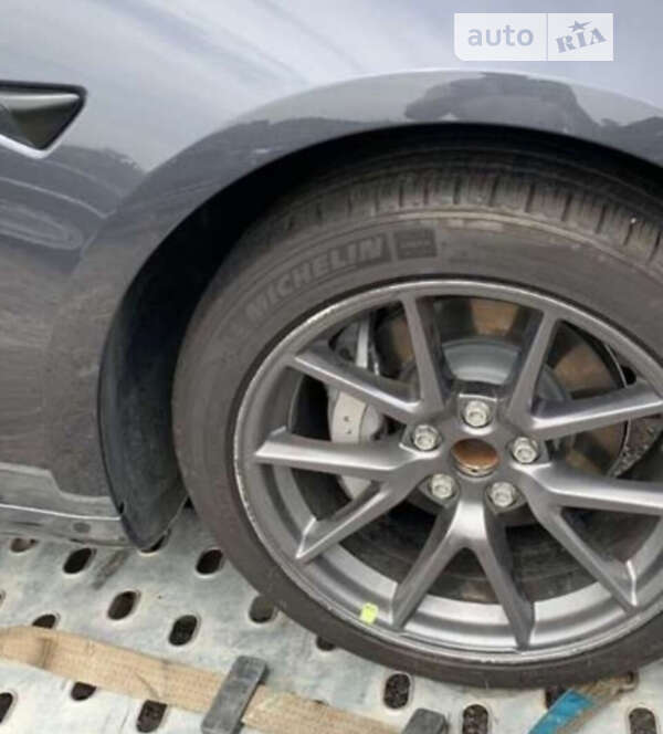 Седан Tesla Model 3 2021 в Киеве
