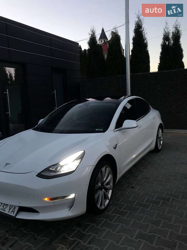 Седан Tesla Model 3 2018 в Білій Церкві