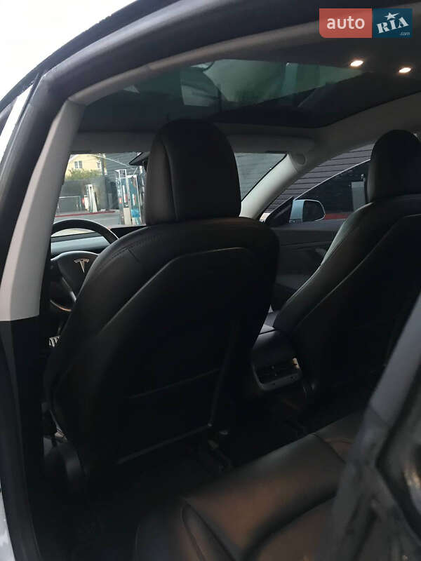 Седан Tesla Model 3 2018 в Білій Церкві
