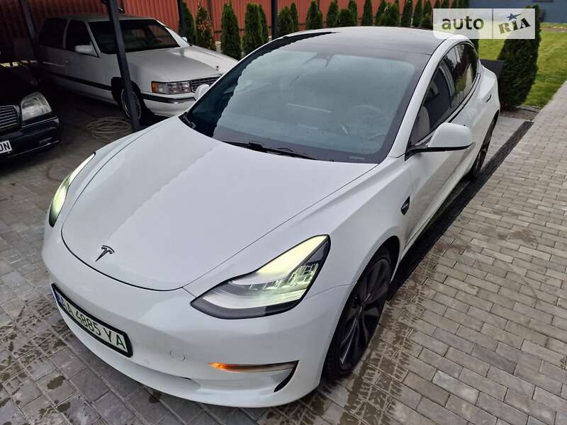 Седан Tesla Model 3 2019 в Києві