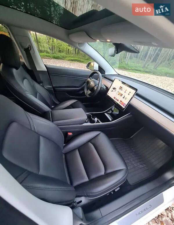 Седан Tesla Model 3 2018 в Киеве