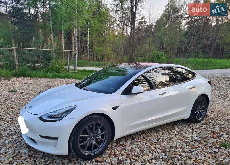 Седан Tesla Model 3 2018 в Киеве