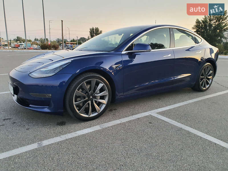 Седан Tesla Model 3 2019 в Броварах