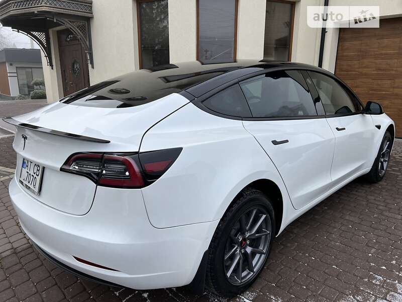 Седан Tesla Model 3 2021 в Городенке
