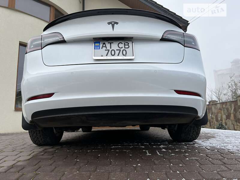 Седан Tesla Model 3 2021 в Городенке