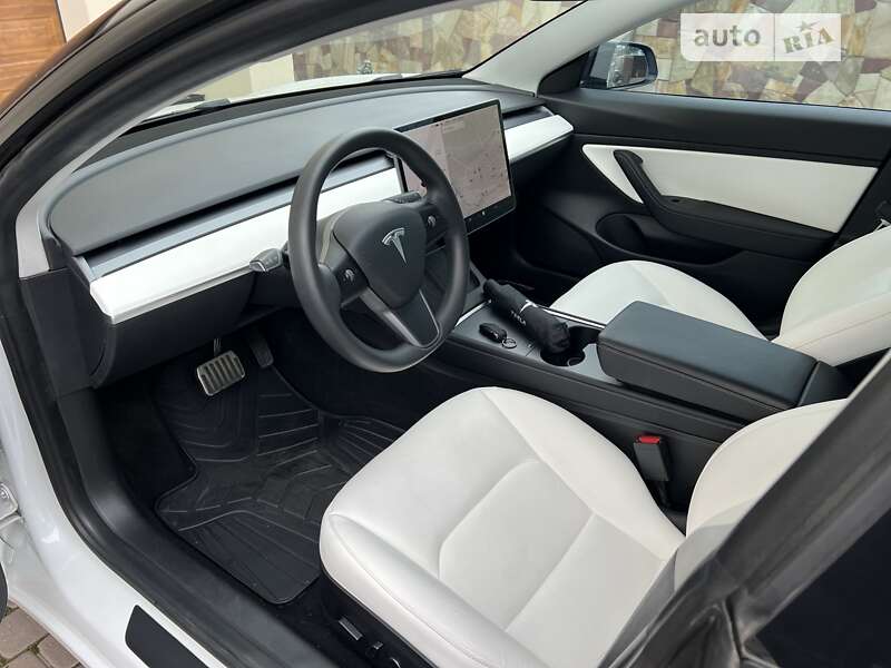 Седан Tesla Model 3 2021 в Городенке