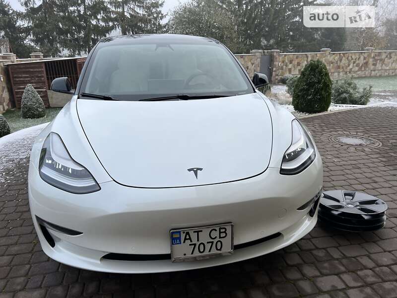 Седан Tesla Model 3 2021 в Городенке