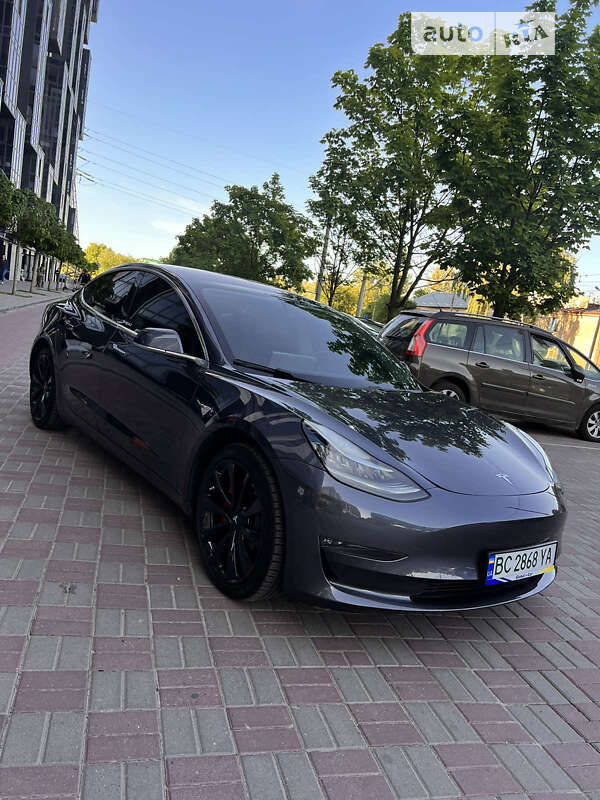 Седан Tesla Model 3 2018 в Переяславе