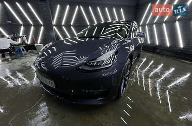 Седан Tesla Model 3 2020 в 