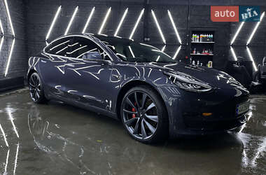 Седан Tesla Model 3 2020 в 