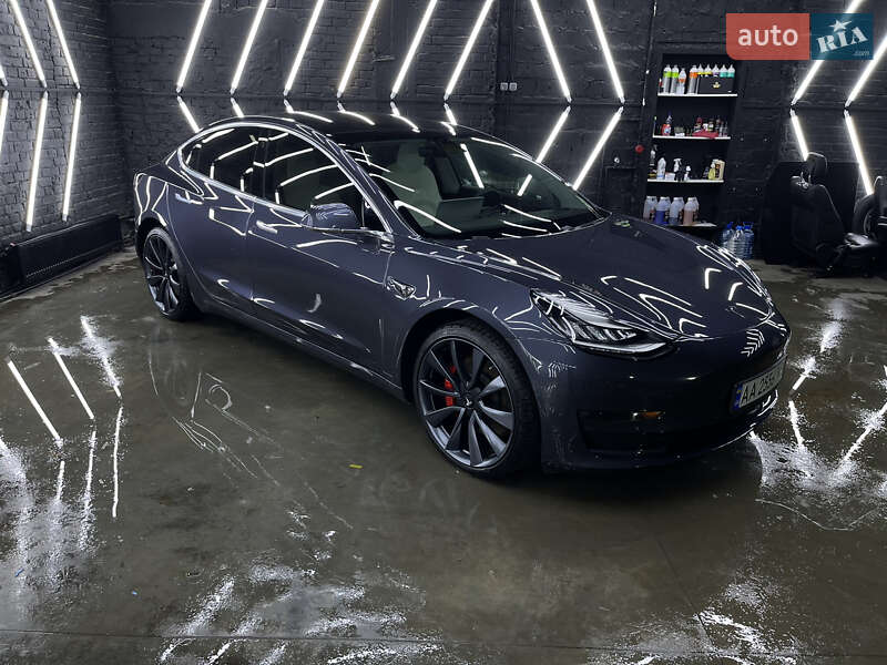Седан Tesla Model 3 2020 в Киеве