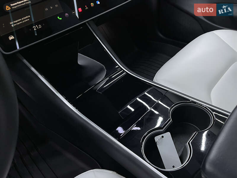 Седан Tesla Model 3 2020 в Киеве