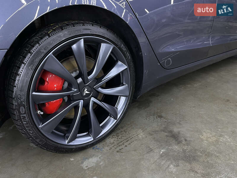 Седан Tesla Model 3 2020 в Киеве
