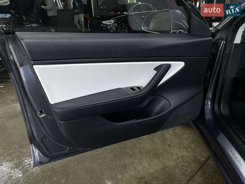 Седан Tesla Model 3 2020 в Киеве
