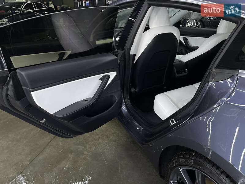 Седан Tesla Model 3 2020 в Киеве
