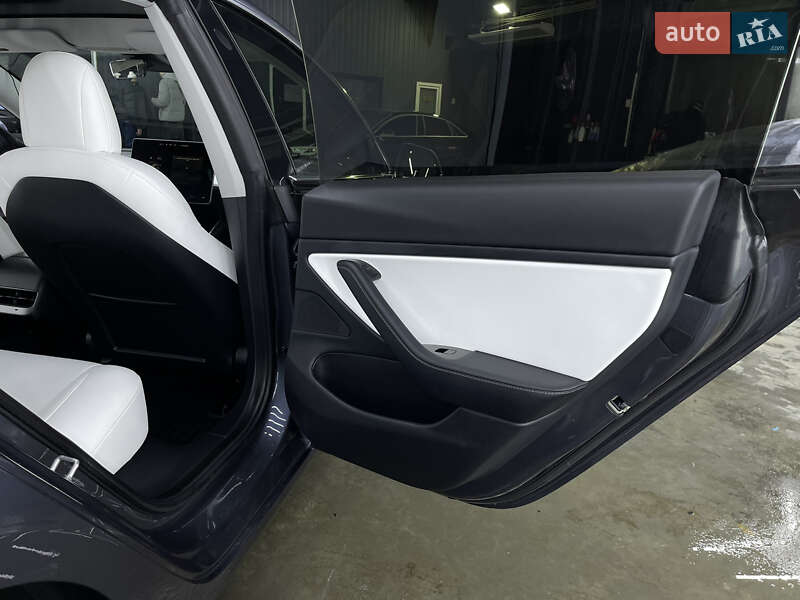 Седан Tesla Model 3 2020 в Киеве