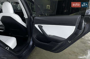 Седан Tesla Model 3 2020 в 