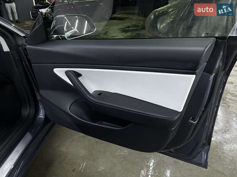 Седан Tesla Model 3 2020 в Киеве