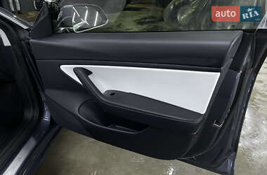 Седан Tesla Model 3 2020 в 