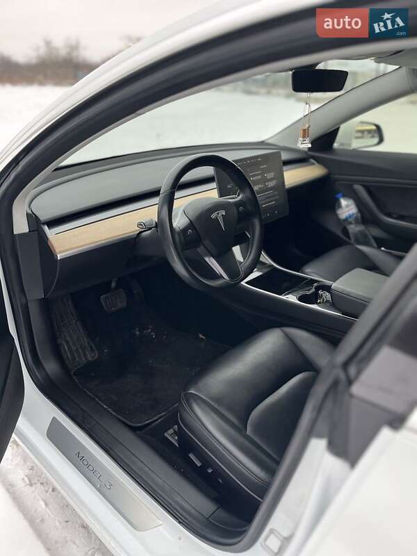 Седан Tesla Model 3 2018 в Ивано-Франковске