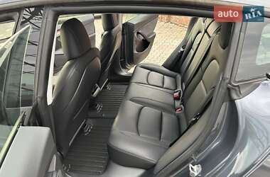 Седан Tesla Model 3 2022 в 
