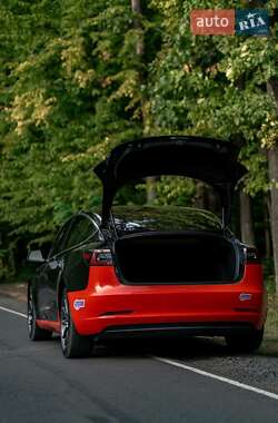Седан Tesla Model 3 2018 в Луцке