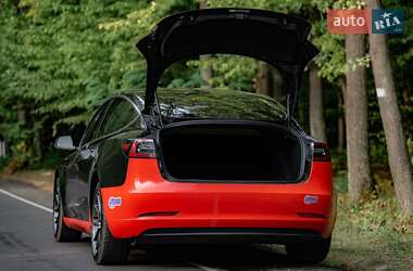 Седан Tesla Model 3 2018 в Луцке