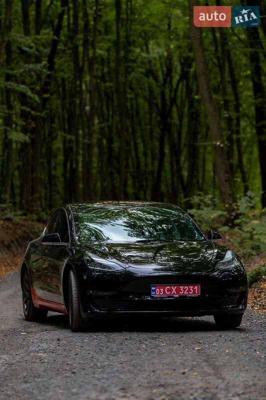 Седан Tesla Model 3 2018 в Луцке