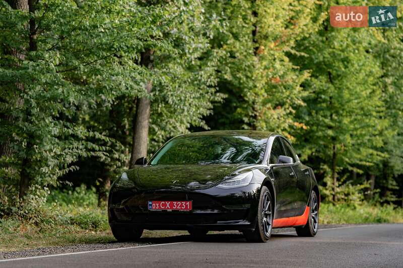 Седан Tesla Model 3 2018 в Луцке