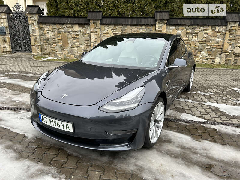 Седан Tesla Model 3 2019 в 