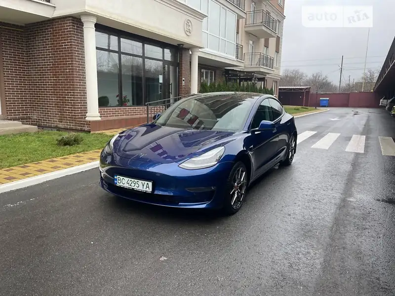 Tesla Model 3 2020
