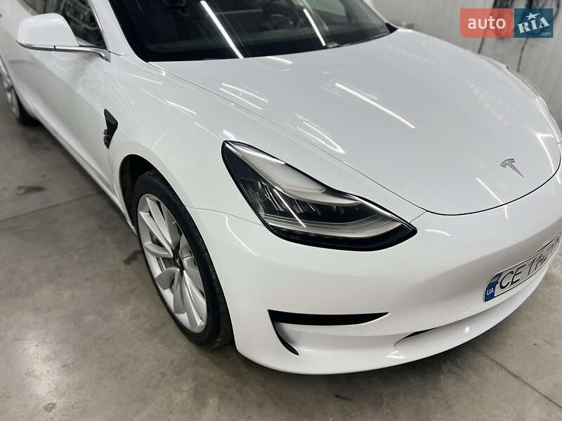 Седан Tesla Model 3 2020 в Чернівцях